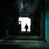 تداوم رکود برای بیستمین ماه متوالی/بنگاه‌ها زیر فشار هم‌زمان ارز، مواد اولیه و نقدینگی