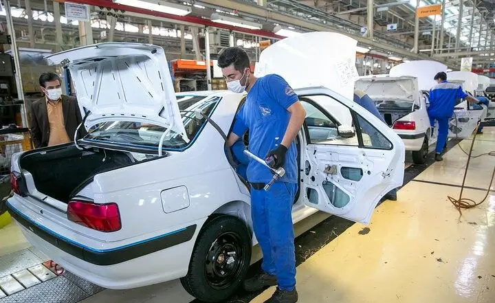 صف‌های میلیونی، مجوز گرانی/بازی تکراری ایران‌خودرو با جیب مردم