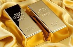 ثبات طلای جهانی در اوج؛ دلار و اوراق خزانه عقب نشستند