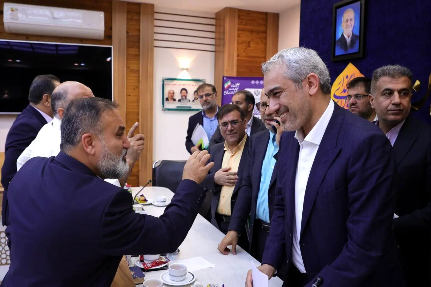 مطالبات بخش خصوصی از وزیر اقتصاد در سفر به اهواز/ حق عضویت ILO پرداخت می‌شود، اما از ظرفیت‌های بین‌المللی بی‌بهره‌ایم