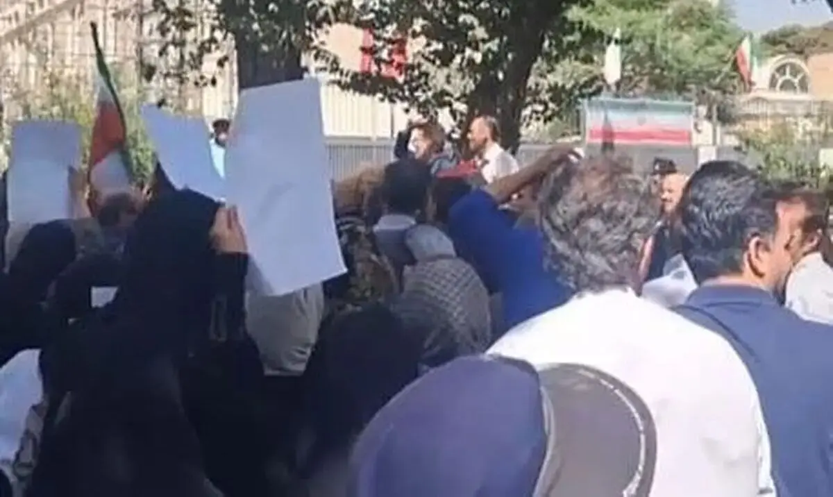 تجمع معلمان مقابل سازمان برنامه و بودجه؛ اعتراض به حقوق پایین و اجرای ناقص قوانین