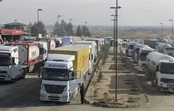 گلایه رانندگان ایرانی از نبود امکانات و تأخیر در توزیع دوزبلاغ + فیلم