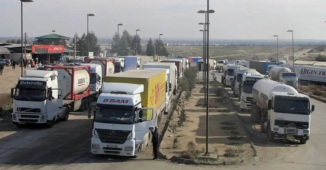 گلایه رانندگان ایرانی از نبود امکانات و تأخیر در توزیع دوزبلاغ + فیلم