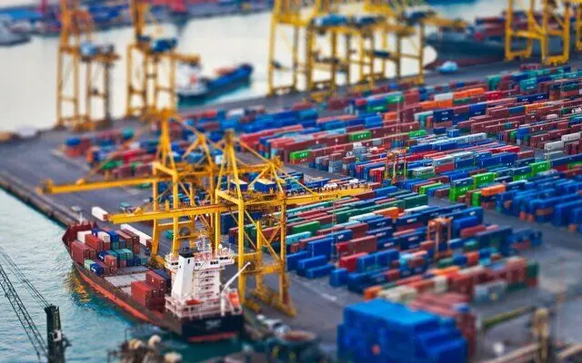 تمدید تفویض اختیار گمرکات تا پایان آذر؛ تشریفات واردات و صادرات تسهیل شد
