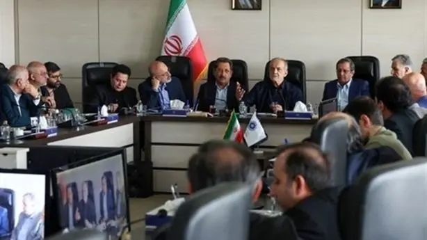 فرمان پزشکیان برای جراحی بوروکراسی در قلب پارلمان بخش خصوصی/ تشکیل ستاد جنگ اقتصادی و صندوق نجات بنگاه‌های آسیب‌دیده