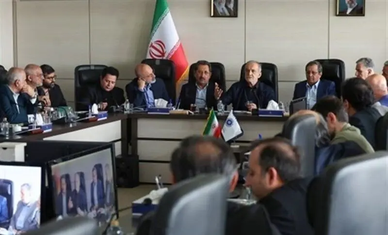 فرمان پزشکیان برای جراحی بوروکراسی در قلب پارلمان بخش خصوصی/ تشکیل ستاد جنگ اقتصادی و صندوق نجات بنگاه‌های آسیب‌دیده
