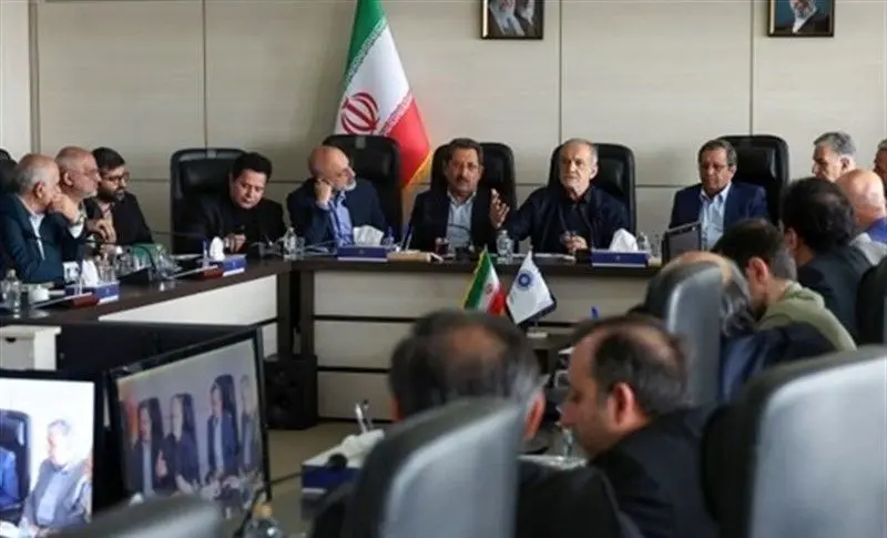فرمان پزشکیان برای جراحی بوروکراسی در قلب پارلمان بخش خصوصی/ تشکیل ستاد جنگ اقتصادی و صندوق نجات بنگاه‌های آسیب‌دیده