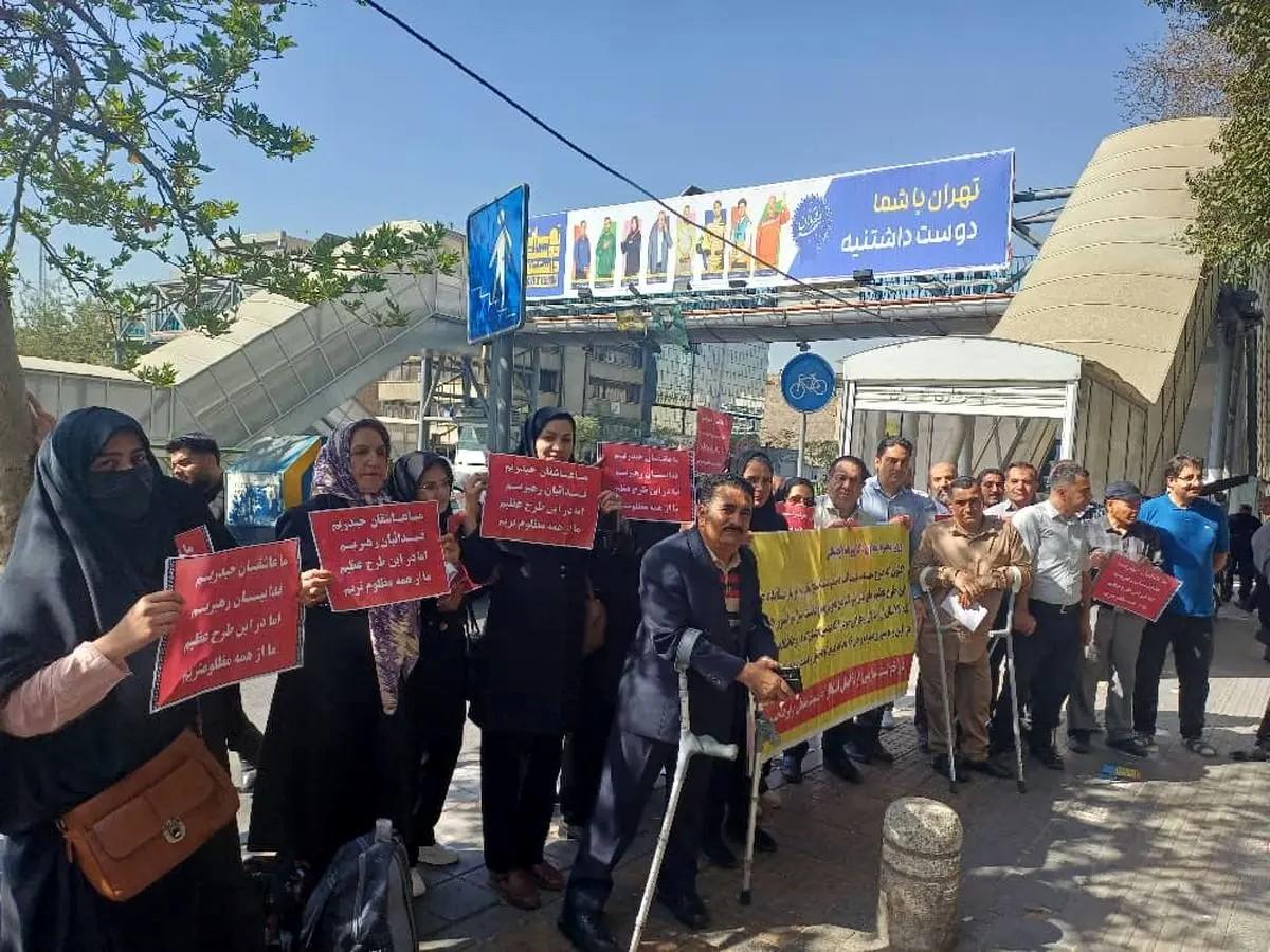 ۲۷ ماه انتظار بیحاصل؛ تجمع کارکنان سهام عدالت مقابل وزارت کار