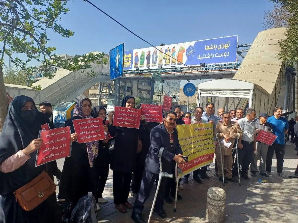۲۷ ماه انتظار بی‌حاصل؛ تجمع کارکنان سهام عدالت مقابل وزارت کار