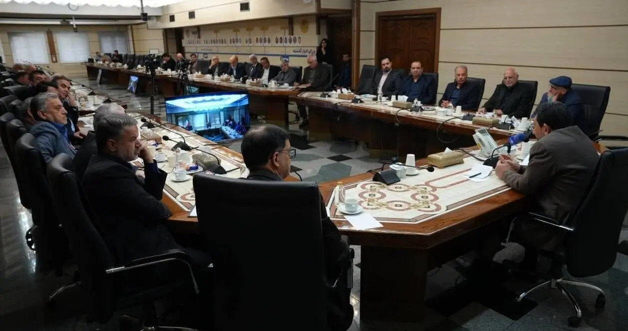 تأکید وزیر صمت بر ایستادگی اصناف و تولیدکنندگان در دوران جنگ و حمایت ویژه از بنگاه‌های آسیب‌دیده