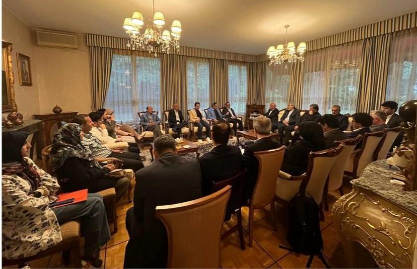 دیدار نخبگان ایرانی با وزیر کار در حاشیه کنفرانس 113 «ILO»/اراده دولت برای بهرهمندی از توانمندیهای ایرانیان خارج از کشور