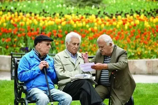 بازرس کانون عالی بازنشستگان: حقوق قانونی مستمری‌بگیران باید اجرا شود