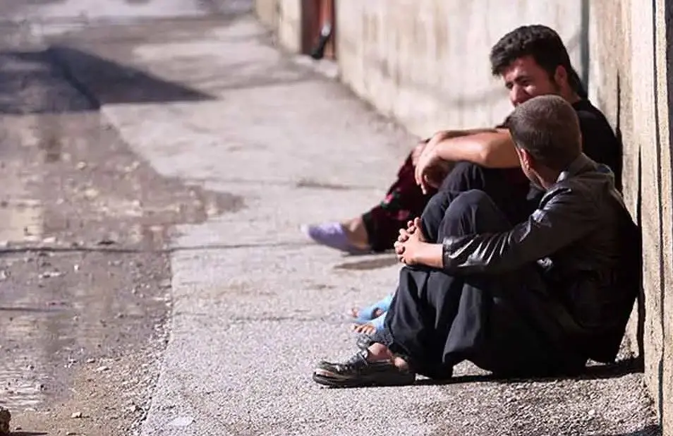 بحران معیشت و فرسایش نیروی کار/وقتی شغل رسمی نان نمی‌دهد