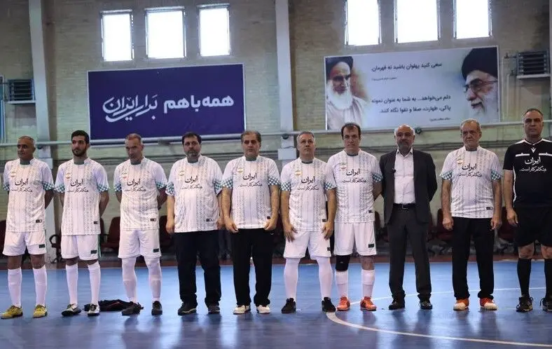 رئیس جمهور با شماره ۱۴ پا به توپ شد