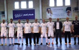 رئیس جمهور با شماره ۱۴ پا به توپ شد