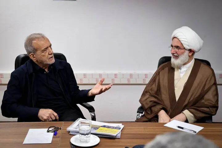 پزشکیان: خاموش کردن یک چراغ اضافه، شلیک به سمت دشمن در جنگ اقتصادی است