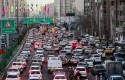 بنزین در نقطه تصمیم/آیا می‌توان بدون بالا بردن قیمت، مصرف را کنترل کرد؟