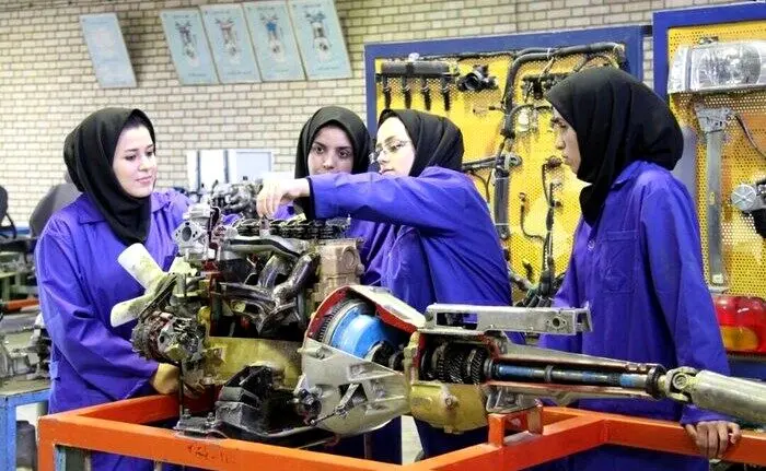 کاهش بیکاری یا خروج نیروی کار؟ آمار تابستان ۱۴۰۴ از افت مشارکت و دستمزدهای ناکافی حکایت دارد