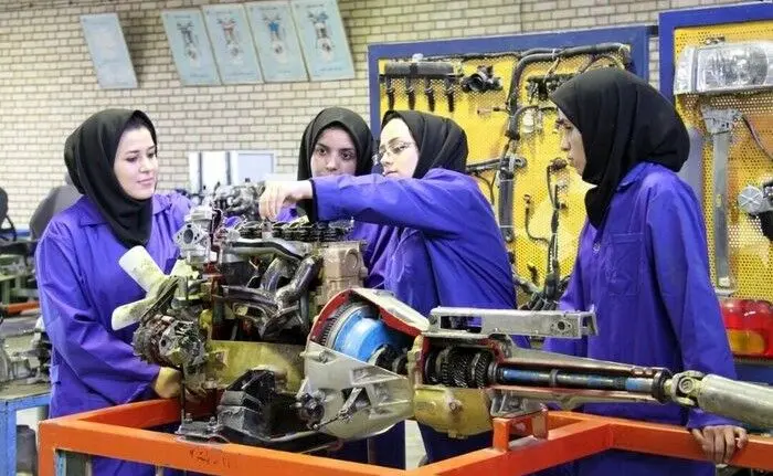 کاهش بیکاری یا خروج نیروی کار؟ آمار تابستان ۱۴۰۴ از افت مشارکت و دستمزدهای ناکافی حکایت دارد