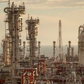 پایان دوران خام‌فروشی؟ نفت ایران وارد فاز «فراورده‌فروشی هوشمند» شد