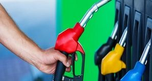 سکوت مسئولان در برابر گمانه‌زنی‌ها؛ افزایش قیمت بنزین در راه است؟