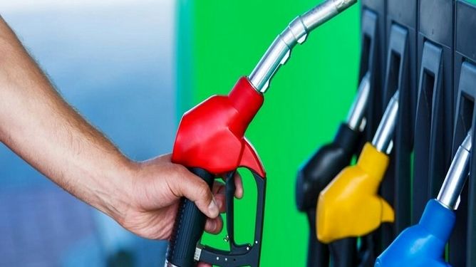 سکوت مسئولان در برابر گمانه‌زنی‌ها؛ افزایش قیمت بنزین در راه است؟