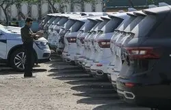 چرا یک خودروی اقتصادی در ایران به کالایی لوکس تبدیل می‌شود؟