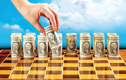  اجرای قوانین برنامه هفتم، راه ثبات بازار ارز و طلا است