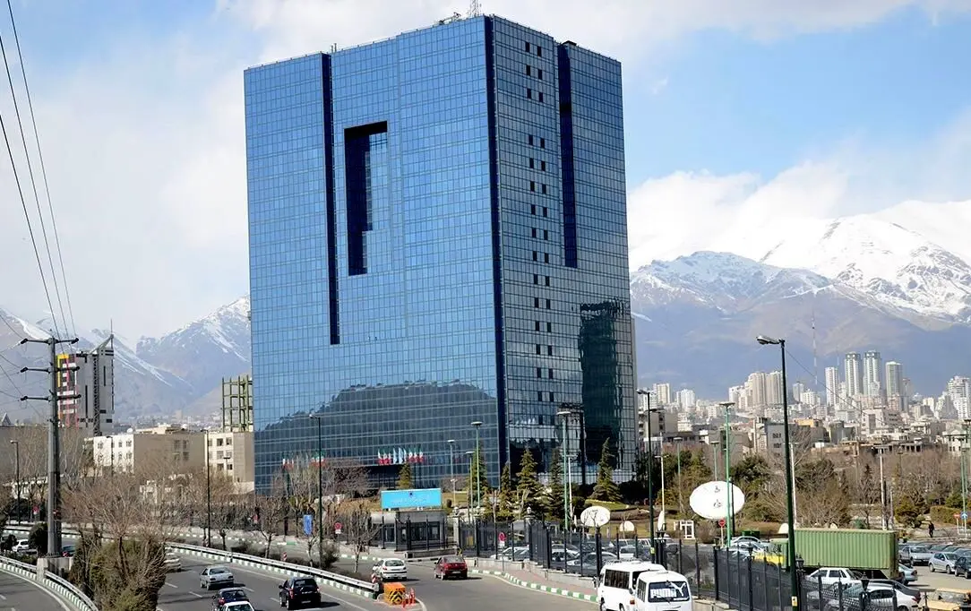 برکناری یک مدیر بحث‌برانگیز در بانک مرکزی/سیگنال همتی برای پایان انتصابات غیرتخصصی
