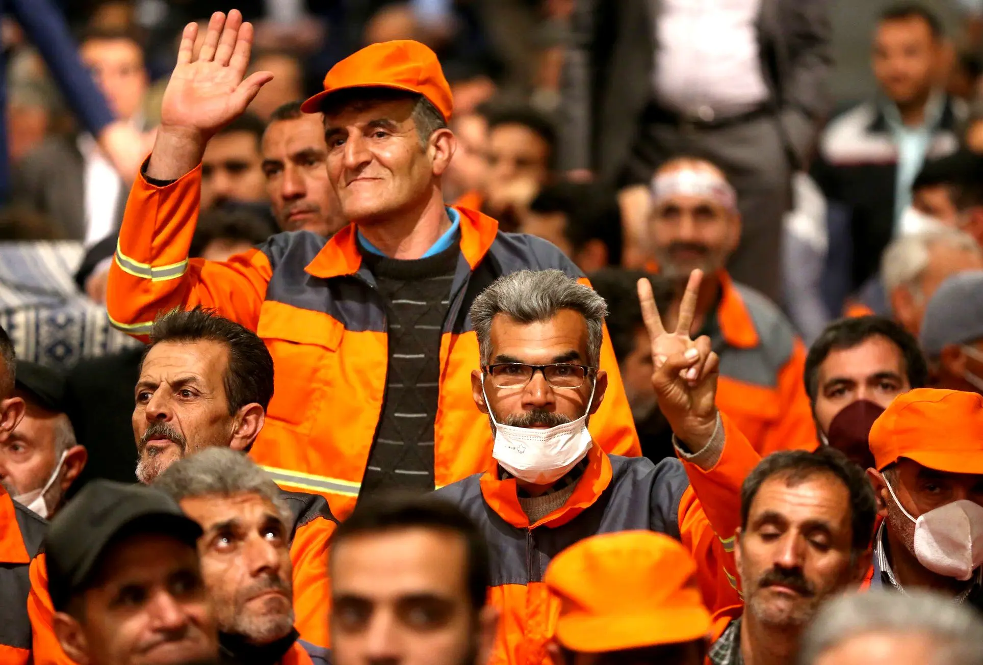 خواسته کارگران از دولت آینده/رئیس جمهور به قانون کار و تامین اجتماعی عمل کند