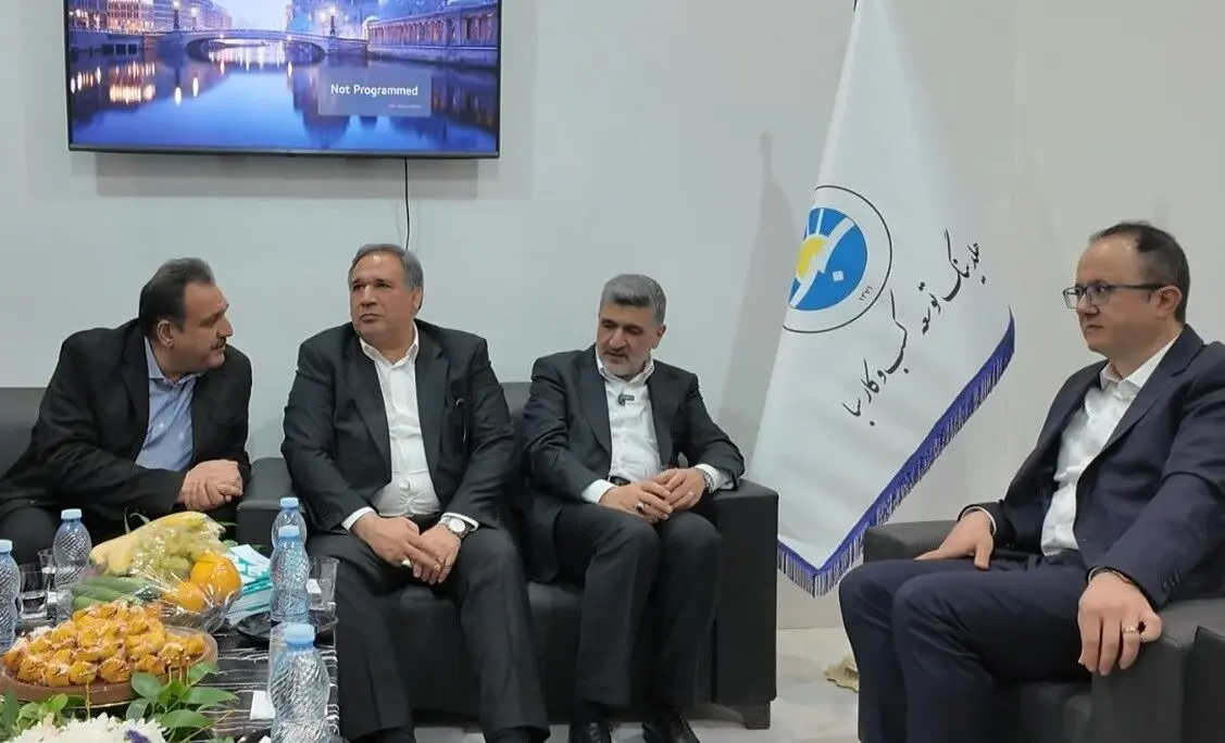 بازدید رییس سازمان بورس از غرفه هلدینگ سبا در کیش اینوکس ۲۰۲۵