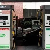 صف خودروهای لاکچری مقابل پمپ بنزین؛ سوپر ۸۳ هزار تومانی خبرساز شد+فیلم