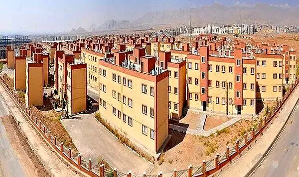 نهضت ملی ما را از مأموریت اصلی دور کرد/تکلیف ۸۳۵ هزار واحد چه می‌شود؟