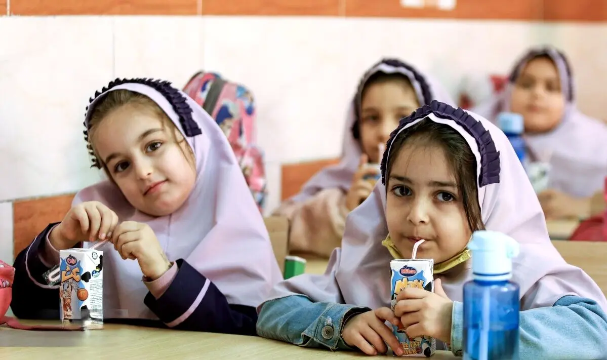 وزارت بهداشت: حذف بودجه شیر مدارس سلامت کودکان را تهدید می‌کند