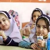 وزارت بهداشت: حذف بودجه شیر مدارس سلامت کودکان را تهدید می‌کند