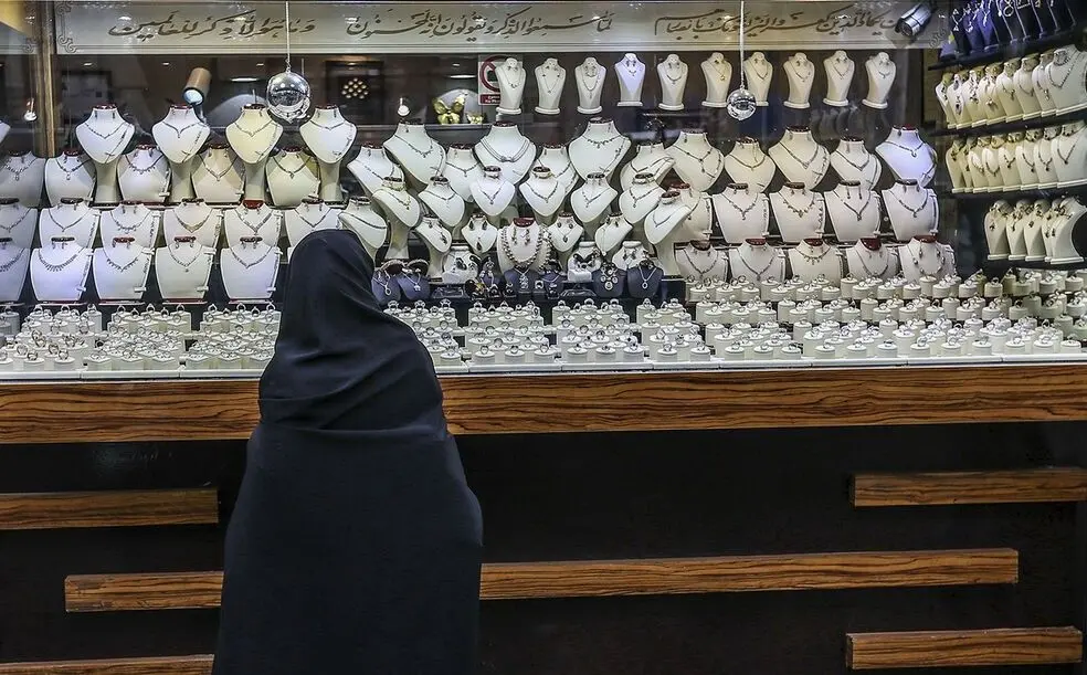کاهش قیمت طلا در بازار داخلی ایران؛ ارز، تقاضا و معاملات محدود عوامل اصلی