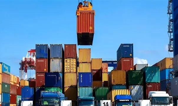 کالاهای وارداتی باید با دلار ۷۰ هزار تومانی به دست مردم برسد نه بیشتر