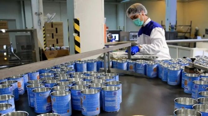 بحران کمبود مواد اولیه، تولید شیرخشک را فلج کرد/ هشدار درباره موج بیکاری کارگران