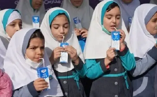 ابهام در توزیع شیر مدارس؛ آیا این طرح اجرایی می‌شود؟