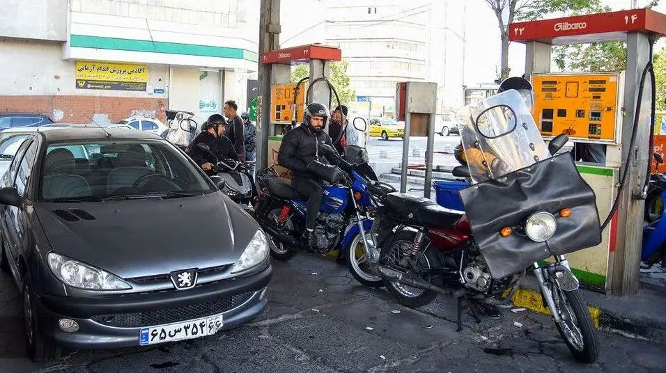 بنزین اگر پلکانی افزایش یافته بود، دلار امروز نصف قیمت نبود؟