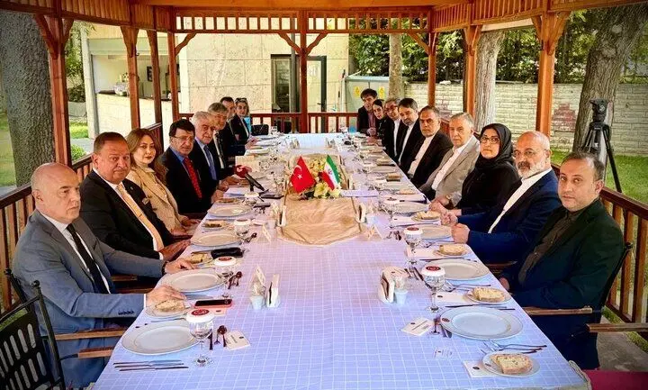 ترکیه برای مشارکت در بازسازی و توسعه اقتصادی ایران اعلام آمادگی کرد
