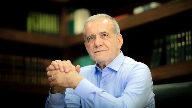 پیام پزشکیان برای روز خبرنگار /دفاع از ایران، گاهی در یک تیتر است؛ نه در میدان جنگ