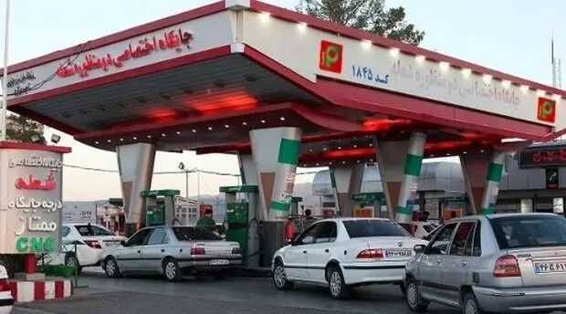 یک میلیارد و ۳۷۹ میلیون لیتر بنزین با نرخ سه هزار تومان هنوز در کارت‌هاست