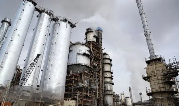 افزایش ظرفیت پالایش و تولید بنزین اصفهان در اوج جنگ؛ تامین ۱۸ میلیون لیتر بنزین در روز