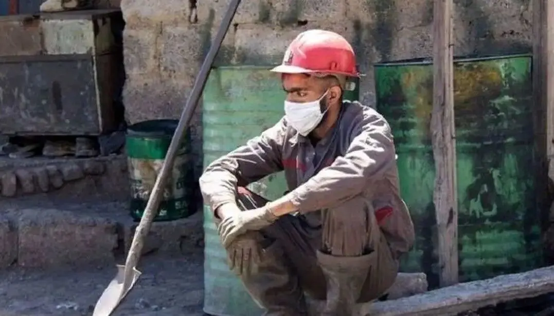 چرا جنگ و بحران اقتصادی به معنای «تعلیق خودکار» قرارداد کار نیست؟