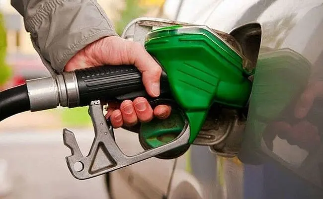 اعمال محدودیت سقف سوخت‌گیری پس از حمله به انبارهای نفت؛ شهادت ۴ کارمند شرکت پخش