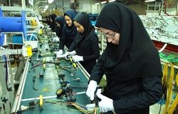 ۵۷ درصد زنان شاغل ایران غیررسمی‌اند + فیلم