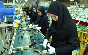 ۵۷ درصد زنان شاغل ایران غیررسمی‌اند + فیلم