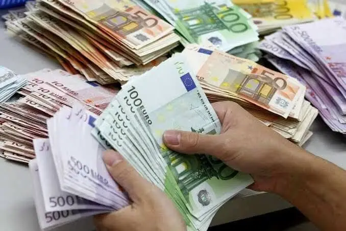 نوسان ارز در مرکز مبادله؛ دلار صعود کرد، یورو و روبل کاهش یافتند
