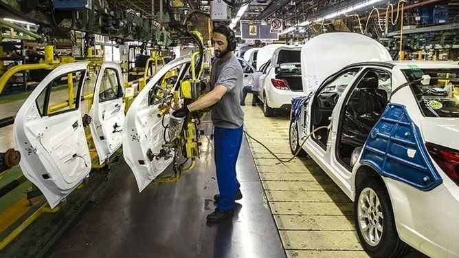 کاهش ۱۲ درصدی تولید خودرو در هفت ماهه امسال/سایپا و پارس خودرو بیشترین افت را تجربه کردند
